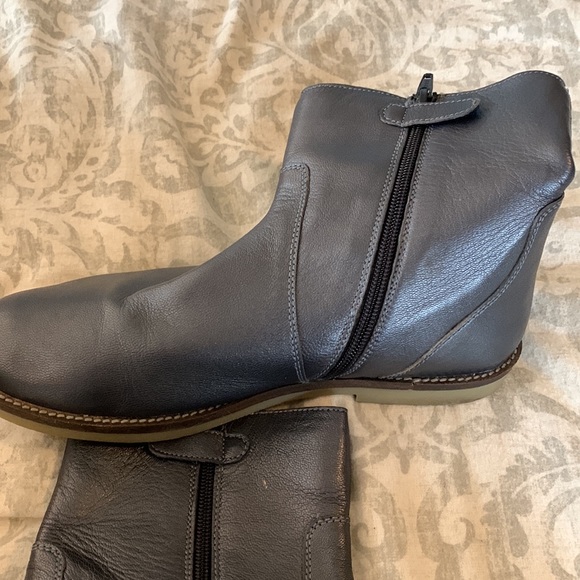 Lands End booties. Girls US 7, Ladies 8.5 grey - Picture 4 of 4